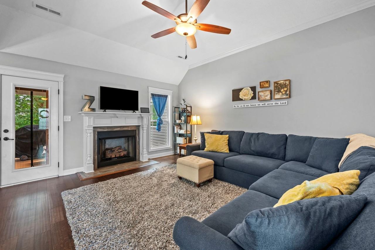 1048 Harrison Way - Photo 4 of 19