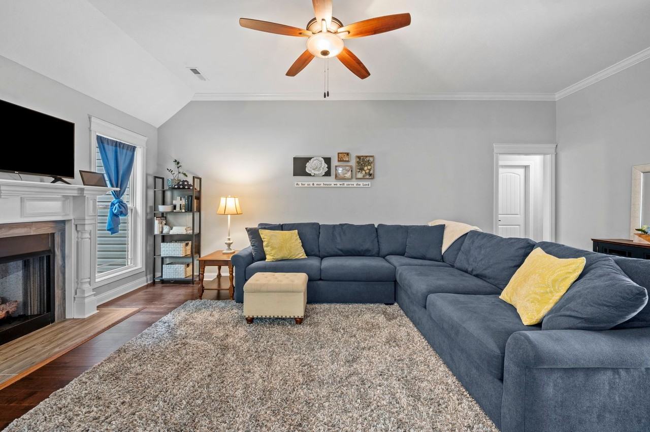 1048 Harrison Way - Photo 5 of 19