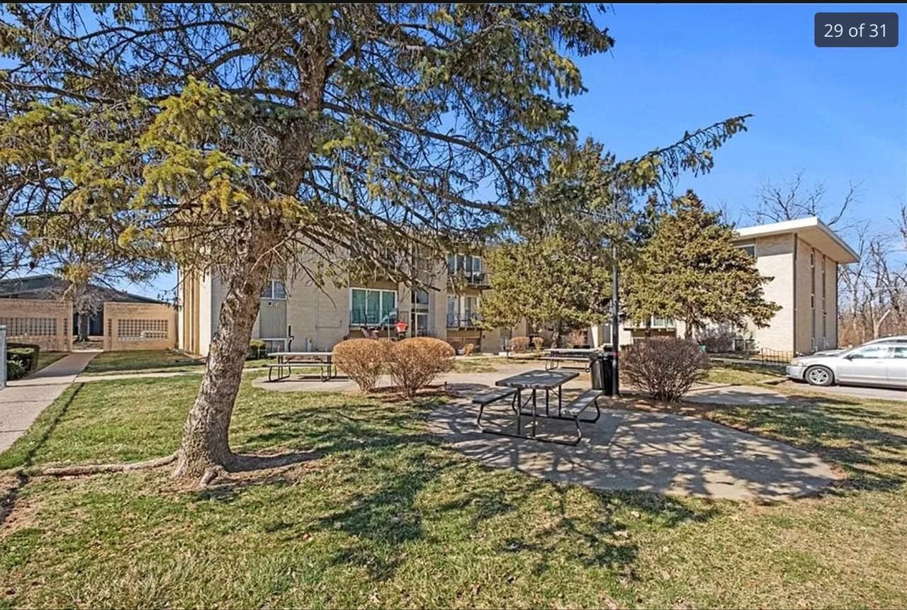2807 Pembroke Ln - Photo 4 of 12