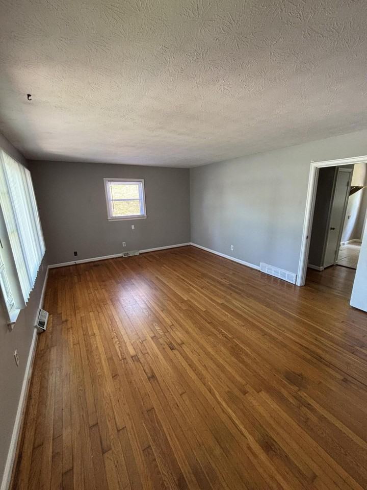 613 Anniston Dr - Photo 2 of 10