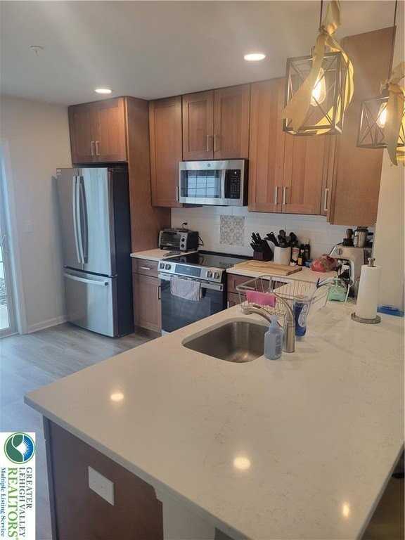 330 E Frankford St - Photo 5 of 18