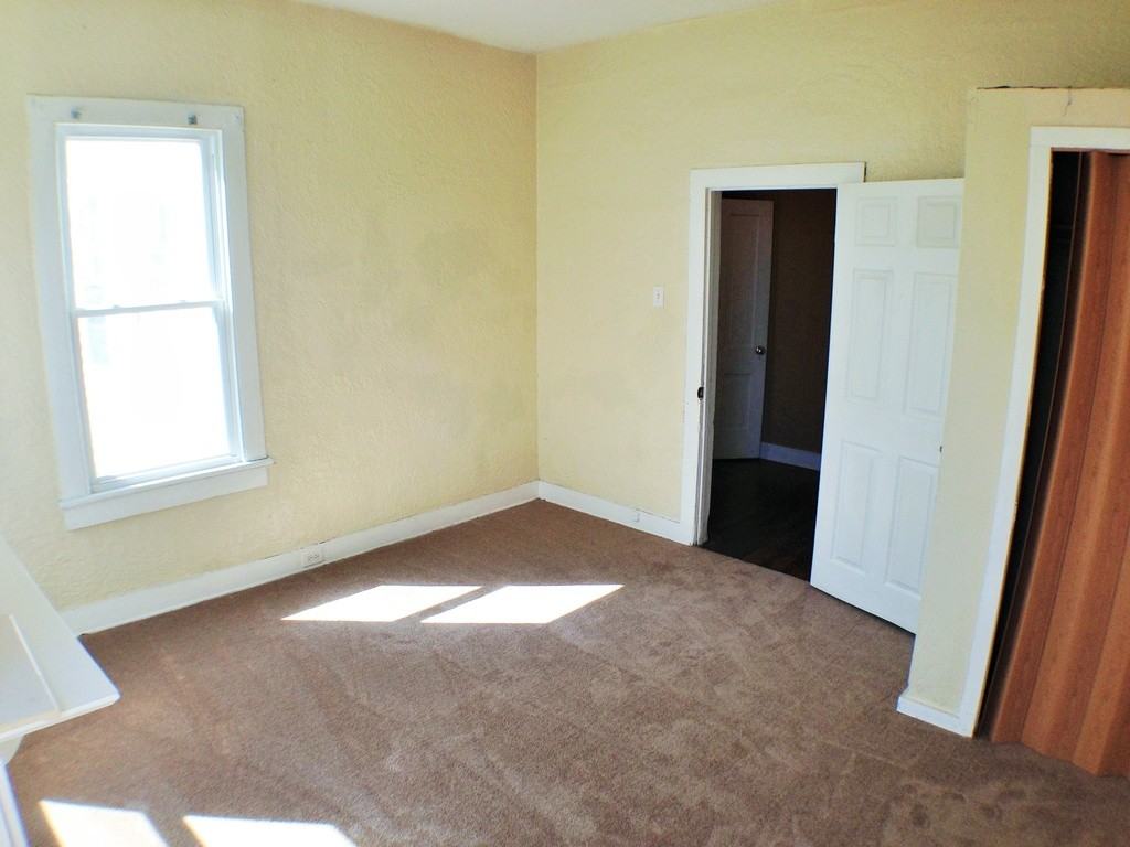 1319 Bolton St - Photo 2 of 10