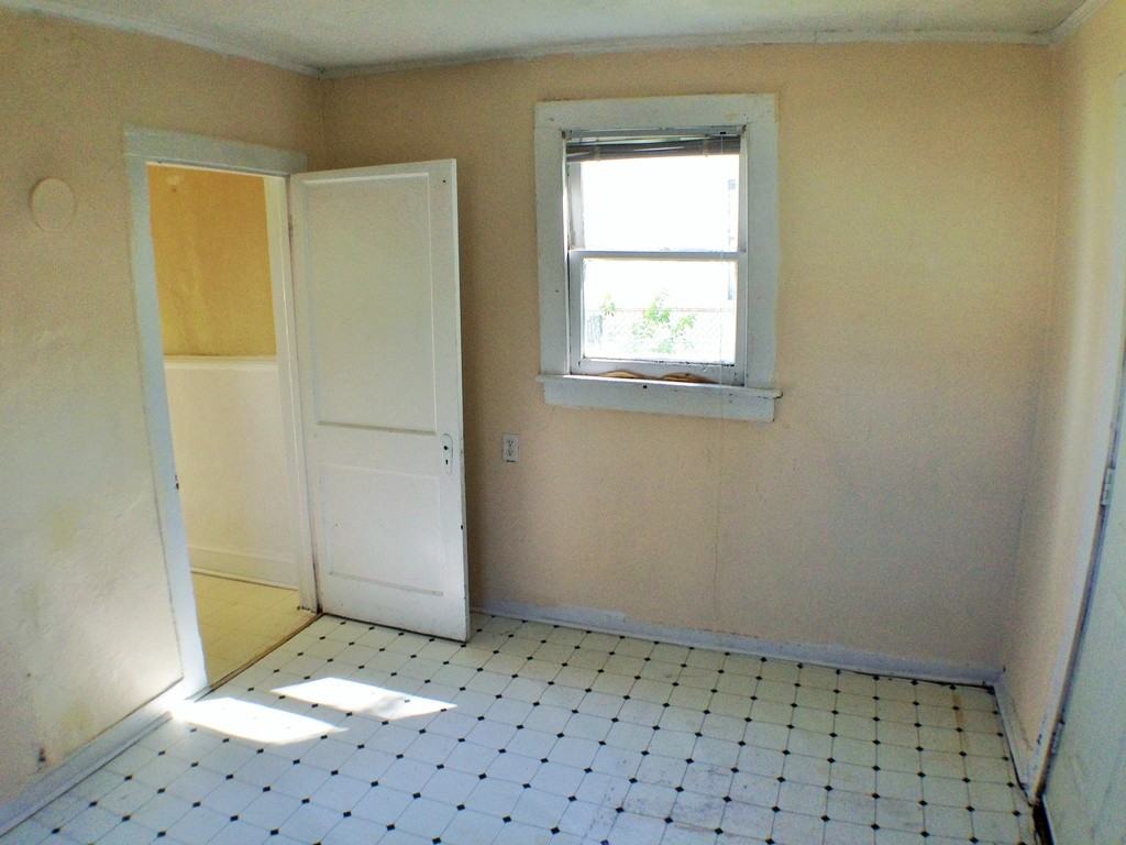 1319 Bolton St - Photo 3 of 10