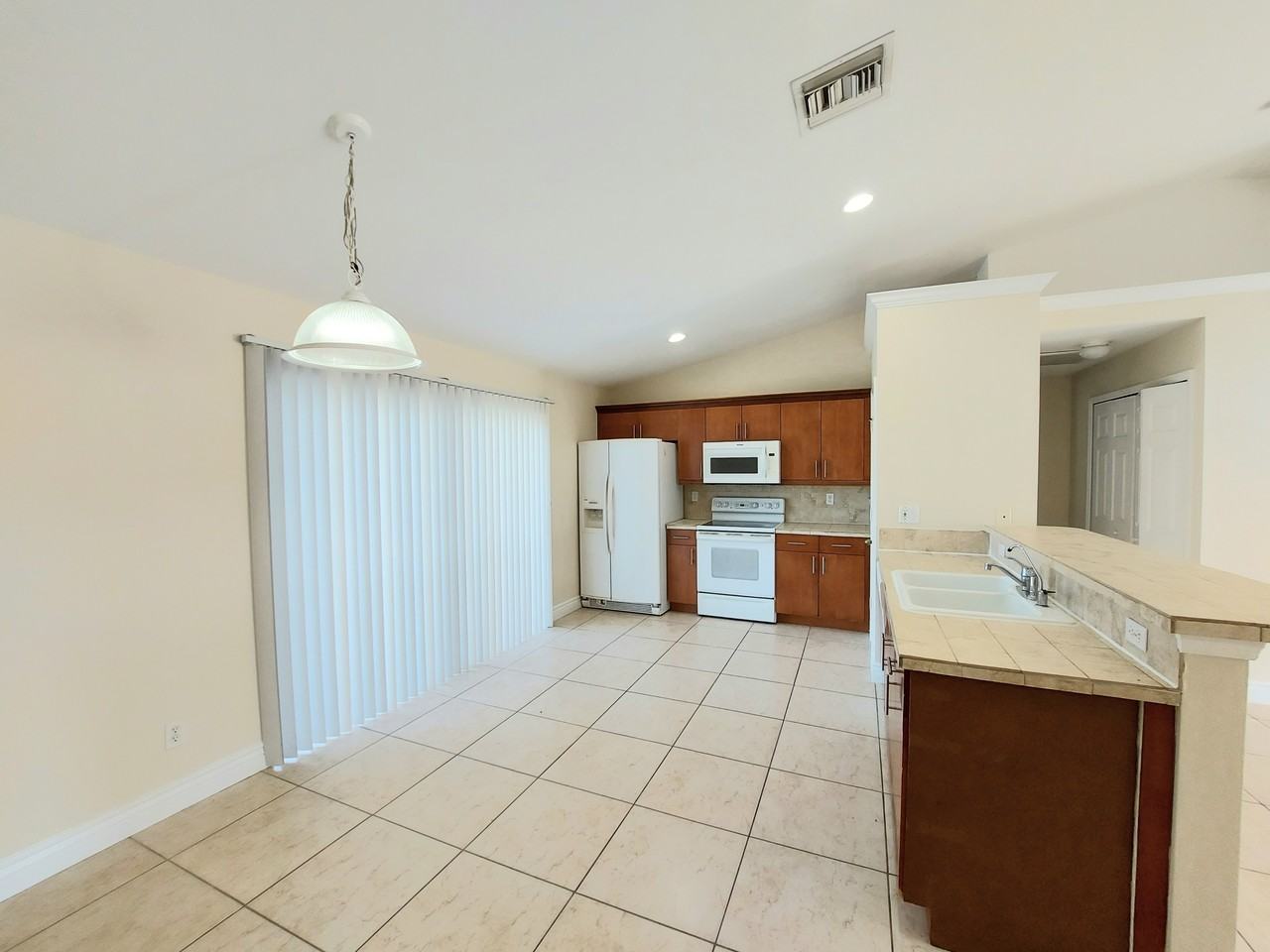 18 Nw 29th Pl #1 - Photo 2 of 20