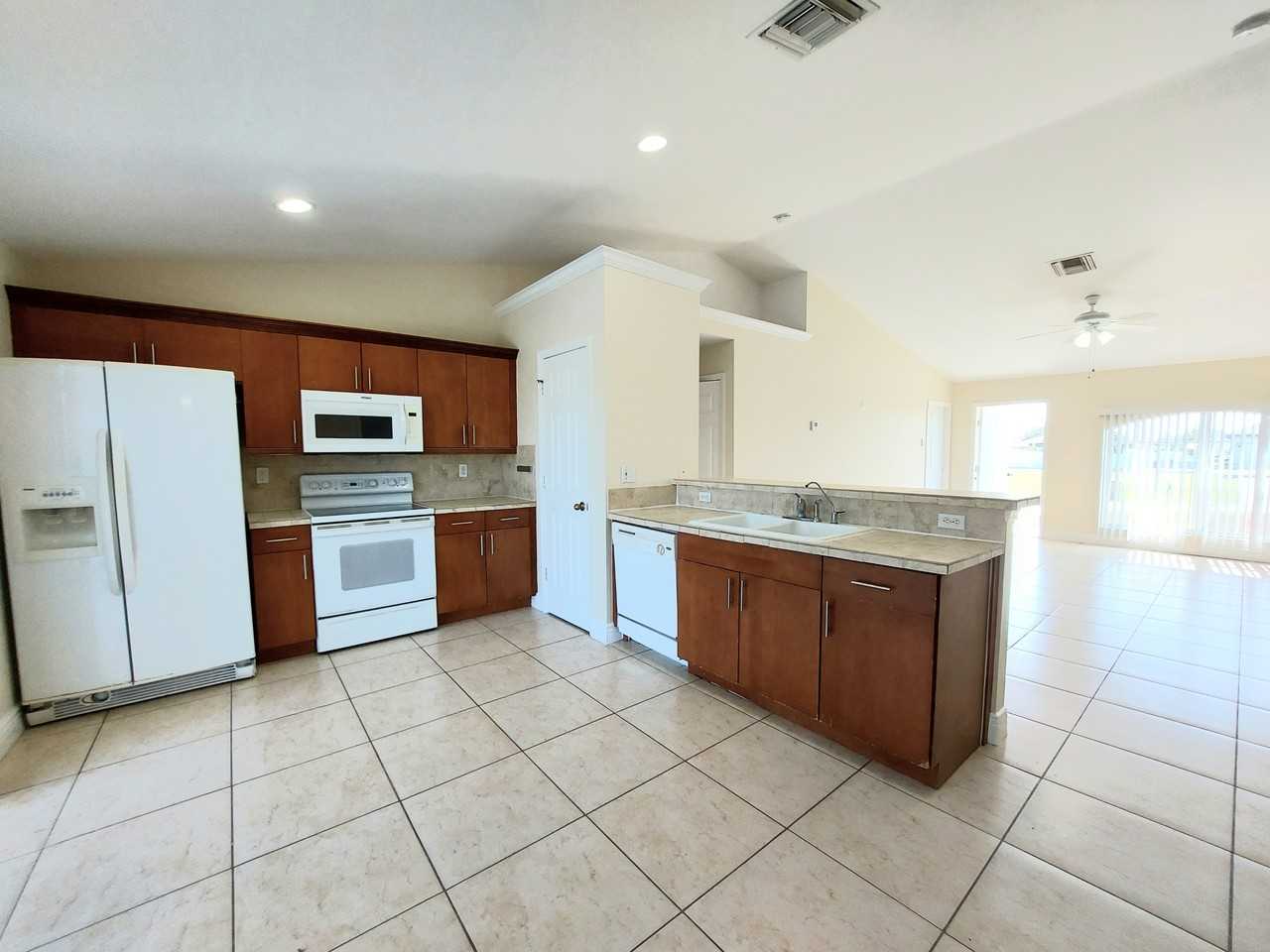 18 Nw 29th Pl #1 - Photo 3 of 20