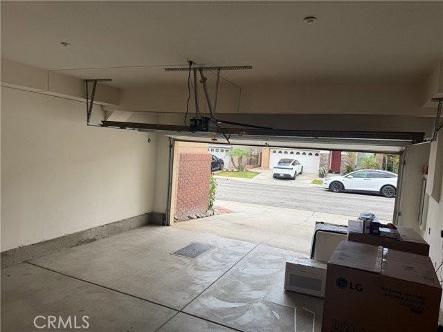 554 Robins Pl - Photo 2 of 8
