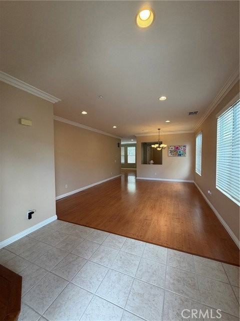 554 Robins Pl - Photo 4 of 8