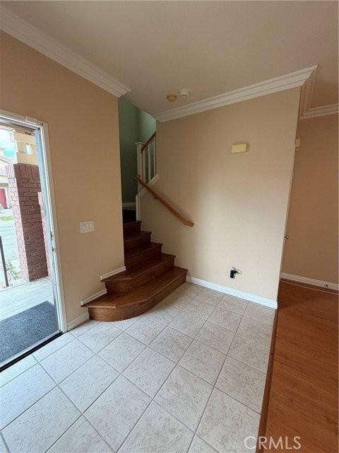 554 Robins Pl - Photo 5 of 8