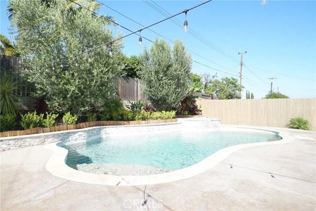 925 Gehrig Ave - Photo 3 of 4