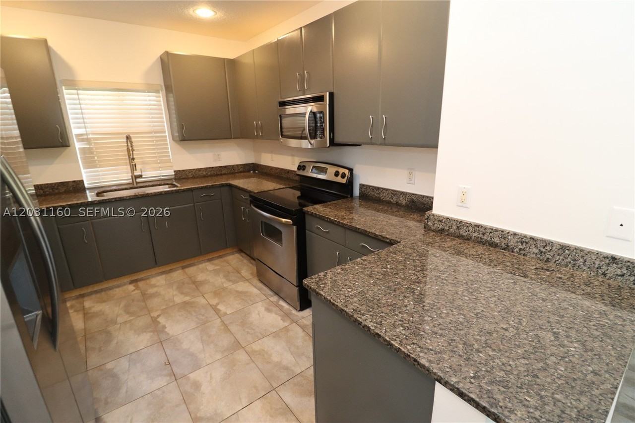 609 Ne 28th St #1 - Photo 2 of 30