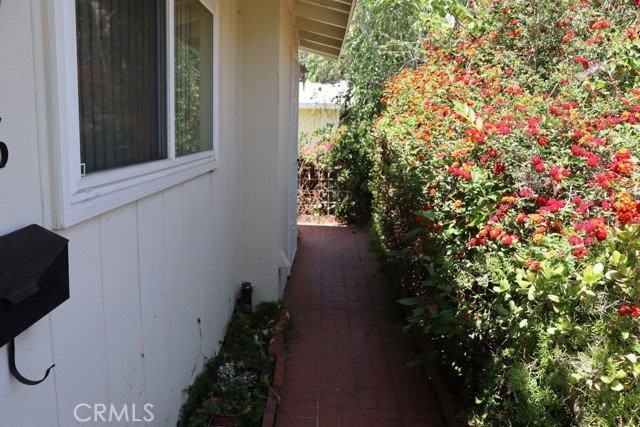 18616 Lassen St - Photo 3 of 8