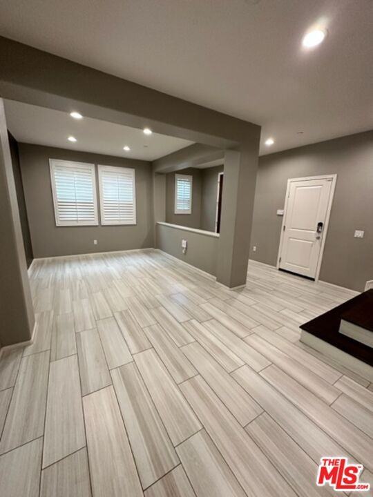17032 Cantlay St - Photo 2 of 8