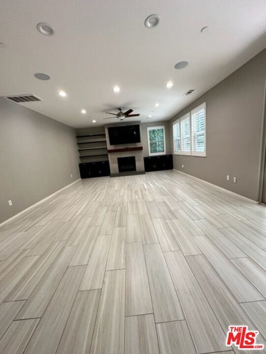 17032 Cantlay St - Photo 3 of 8