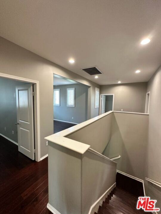 17032 Cantlay St - Photo 4 of 8