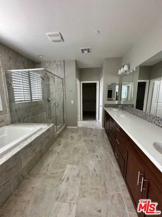 17032 Cantlay St - Photo 5 of 8