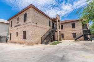 featured image of 318 W Bustamante St