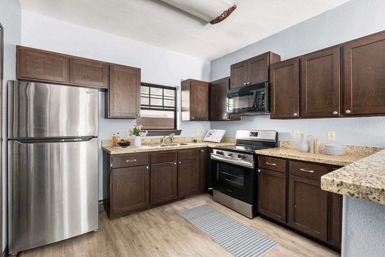 318 W. Bustamante - Photo 4 of 8