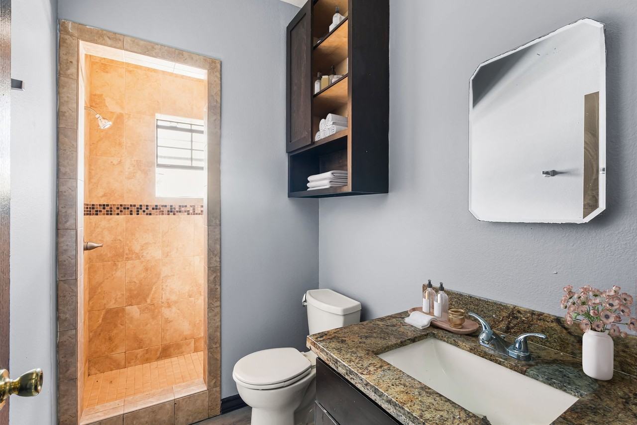 318 W. Bustamante - Photo 7 of 8