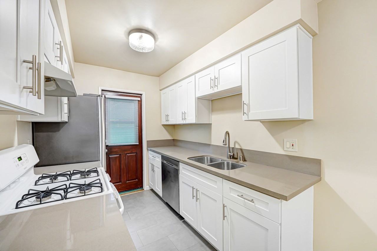 1314 Euclid St. in Santa Monica - Photo 3 of 3