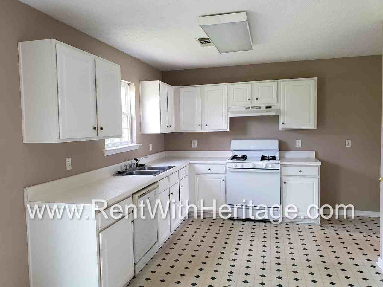 179 Parkview Ln - Photo 4 of 47