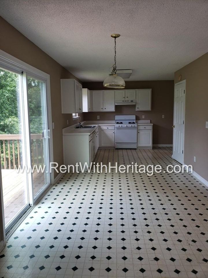 179 Parkview Ln - Photo 5 of 47