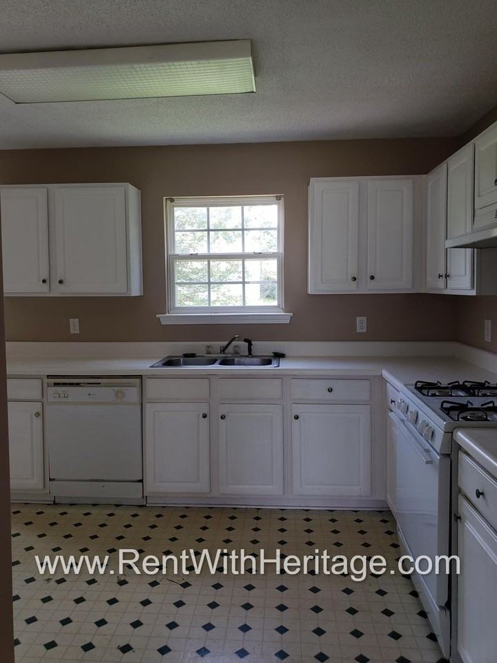 179 Parkview Ln - Photo 6 of 47