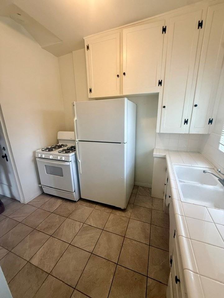 1059 Mira Mar Ave. - Photo 5 of 12