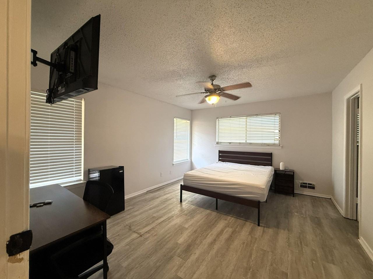 Brockbank Dr - Photo 4 of 12