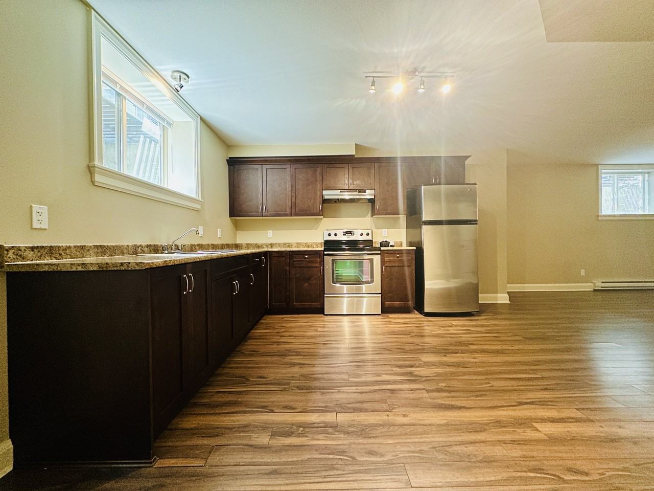 2895 Edgemont Boulevard - Photo 4 of 17