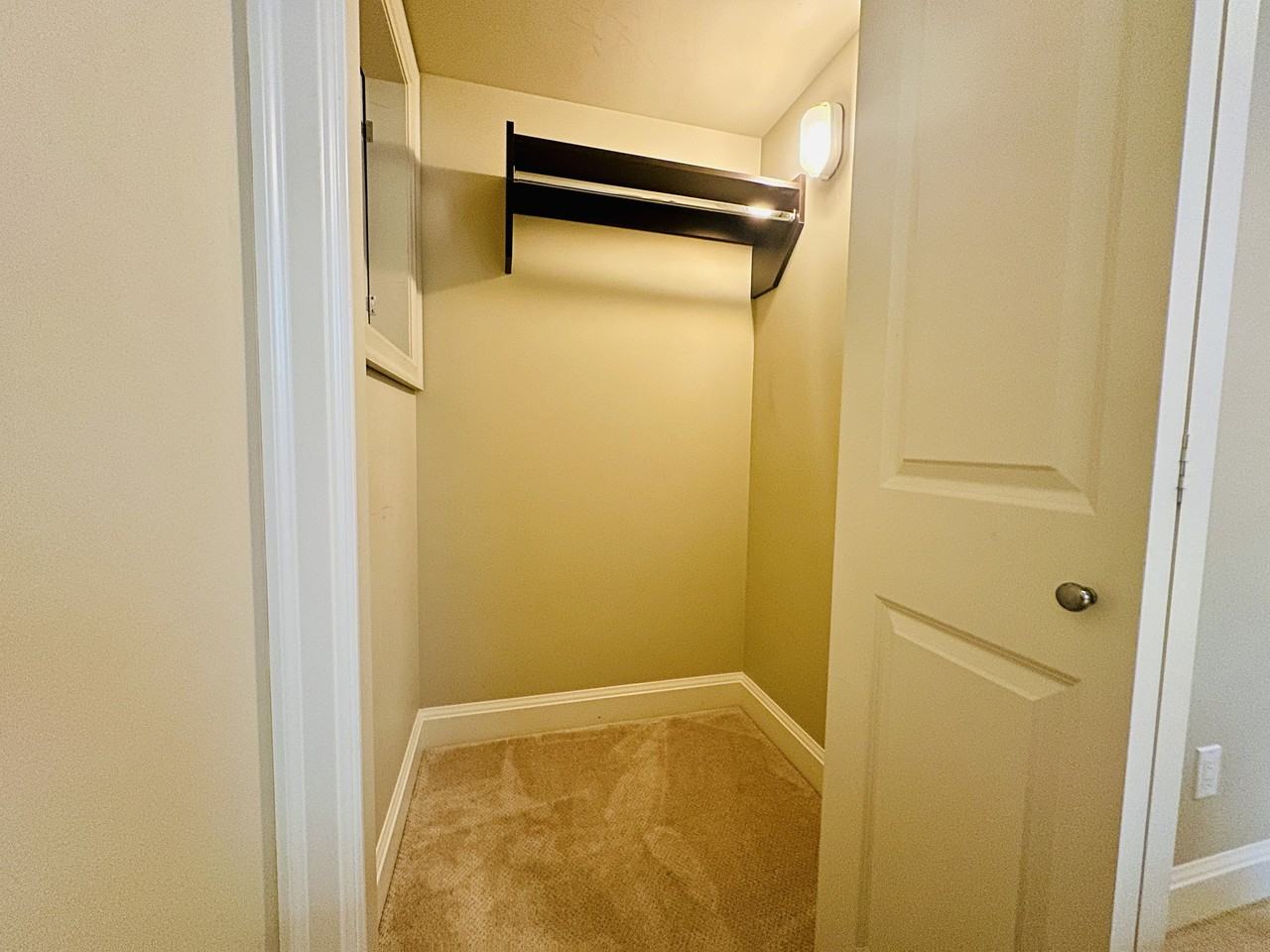 2895 Edgemont Boulevard - Photo 6 of 17