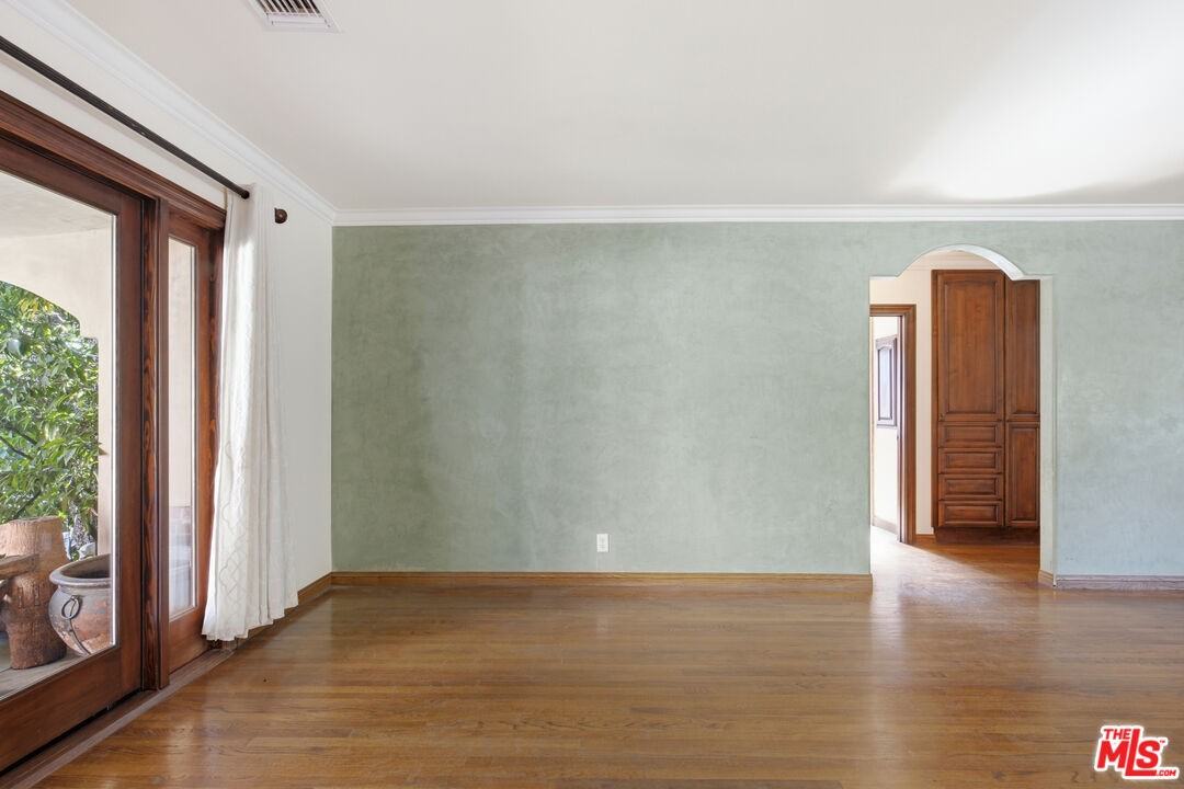 13800 Erwin St - Photo 4 of 8