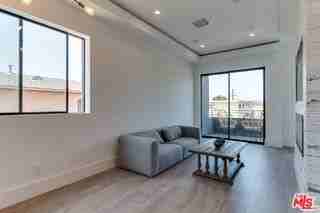 4826 1/2 Pickford St - Photo 5 of 8
