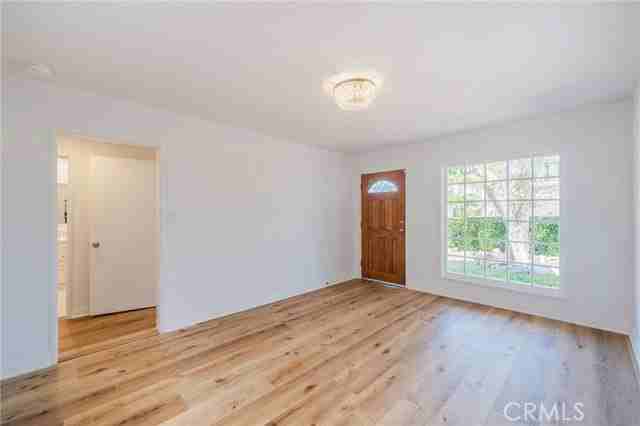1305 Oak Ave - Photo 4 of 8