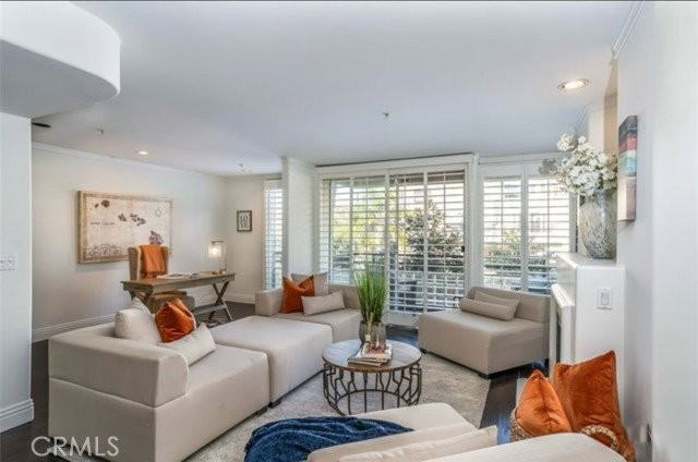 1819 Holmby Ave #204 - Photo 3 of 8