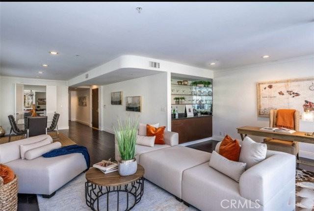 1819 Holmby Ave #204 - Photo 4 of 8