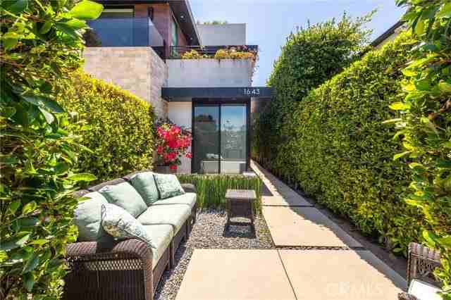 1643 S Carmelina Ave - Photo 3 of 8