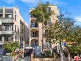 featured image of 918 S Wooster St #2