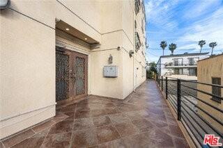 918 S Wooster St #2 - Photo 4 of 8