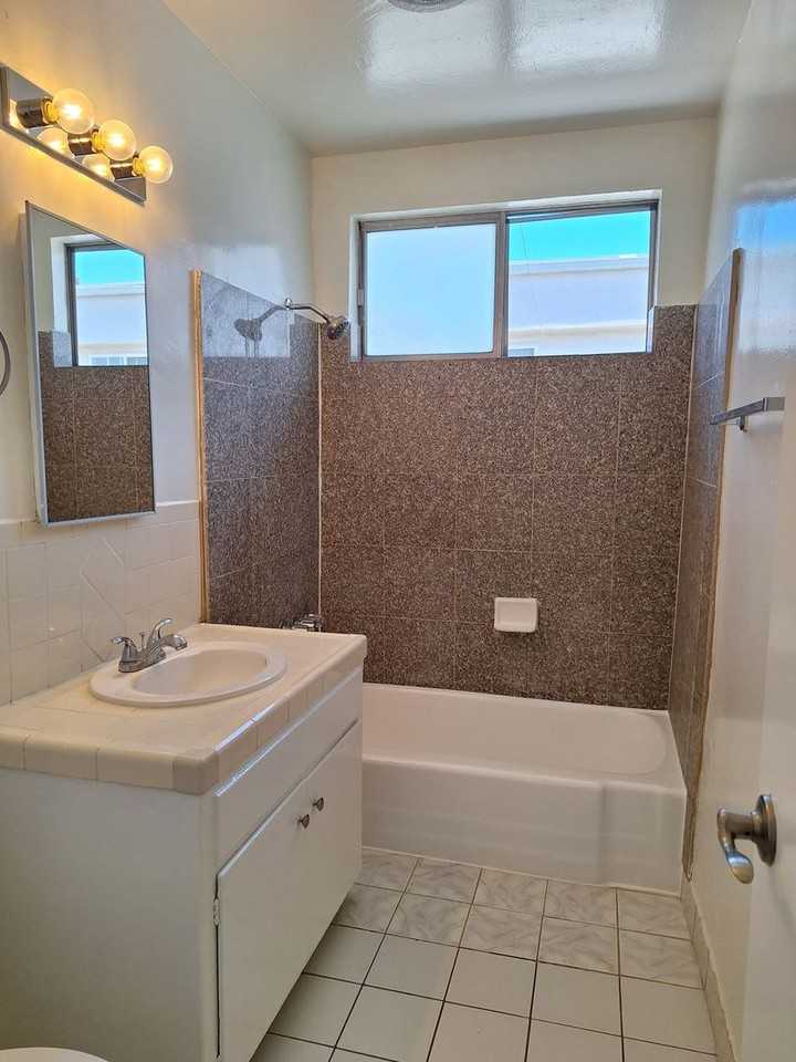 532 West Olive Street #17 - Photo 5 of 12