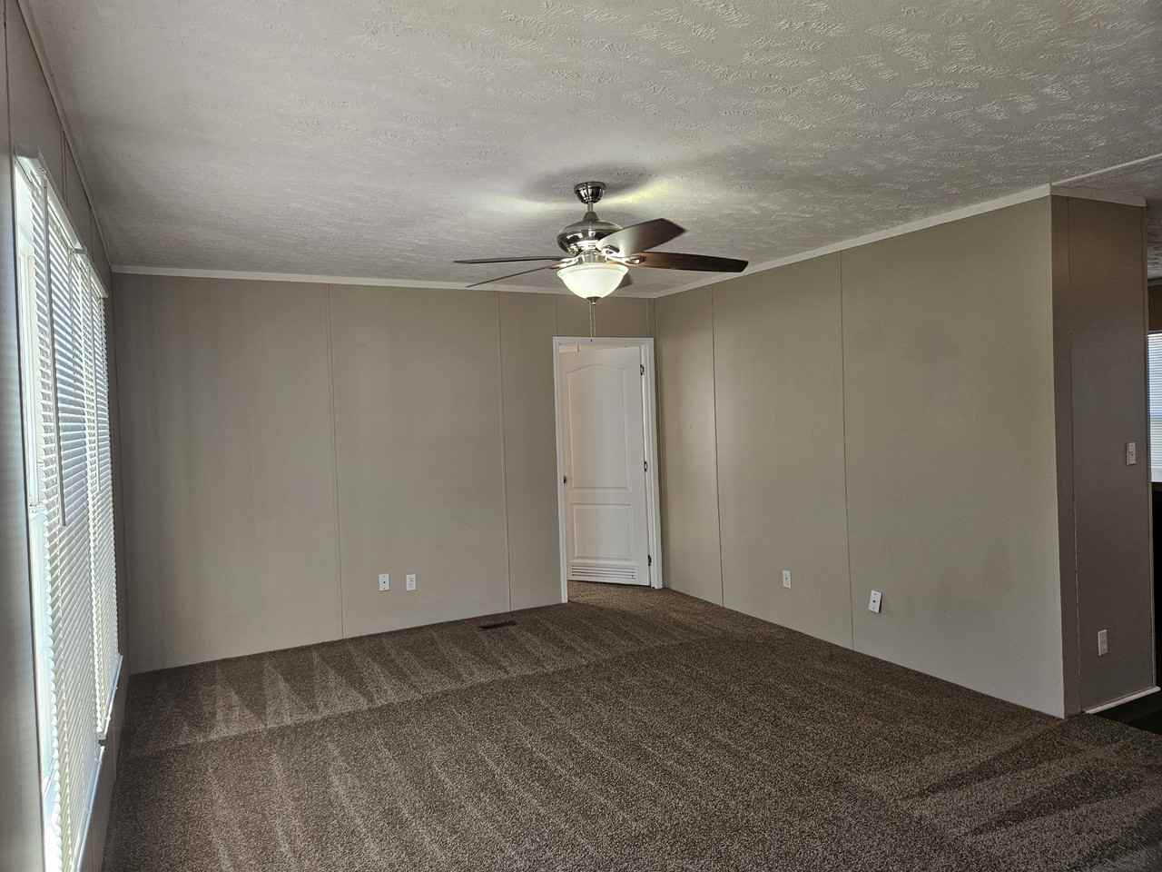 61 Lynnwood Cir #136 - Photo 5 of 17