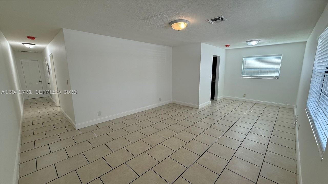 6421 Nw 20th Ct #6421 - Photo 4 of 17