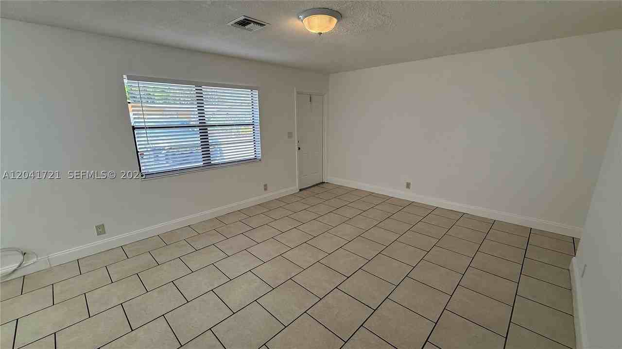 6421 Nw 20th Ct #6421 - Photo 6 of 17