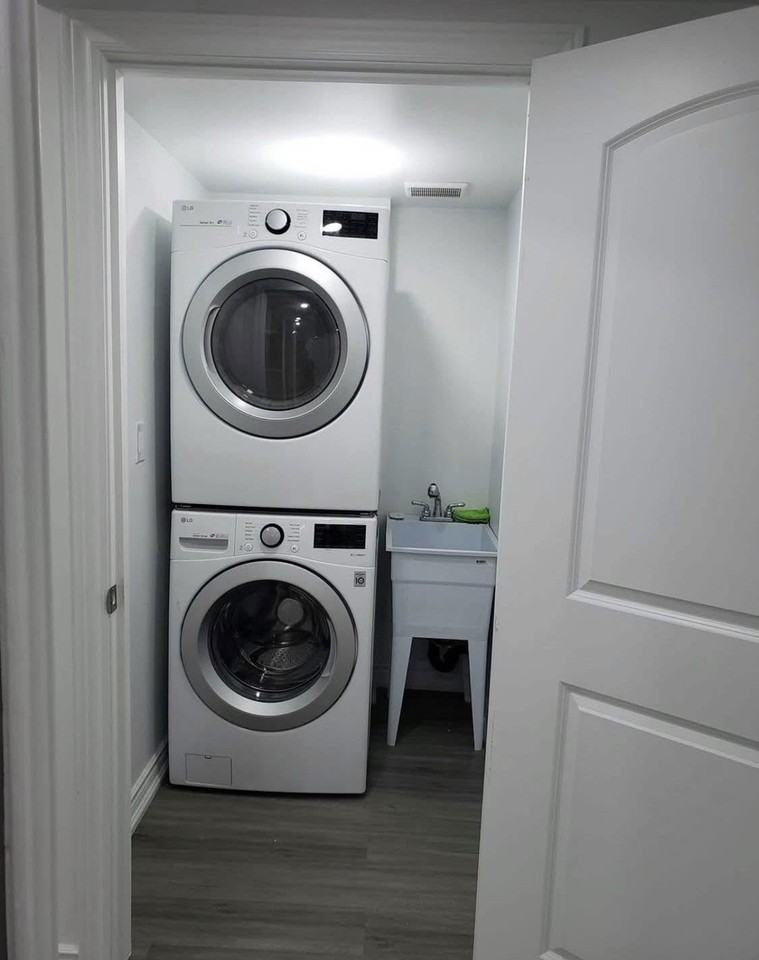 9 Stott Ave - Photo 5 of 8