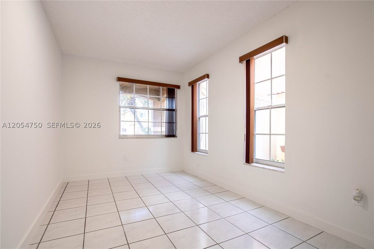 16227 Sw 139th Ct - Photo 6 of 34