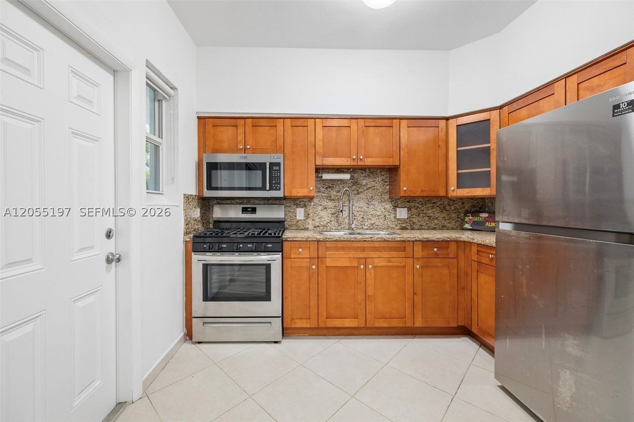 1420 16th St #1 - Photo 2 of 24