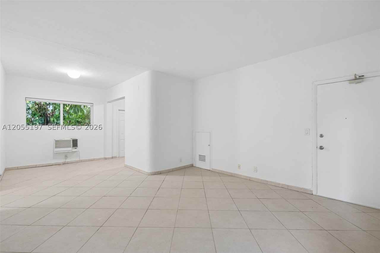 1420 16th St #1 - Photo 5 of 24