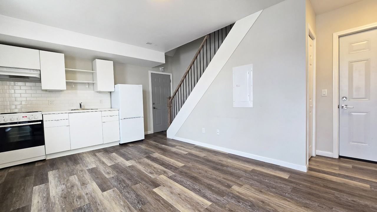 44 Front Street South #4 - Photo 3 of 10