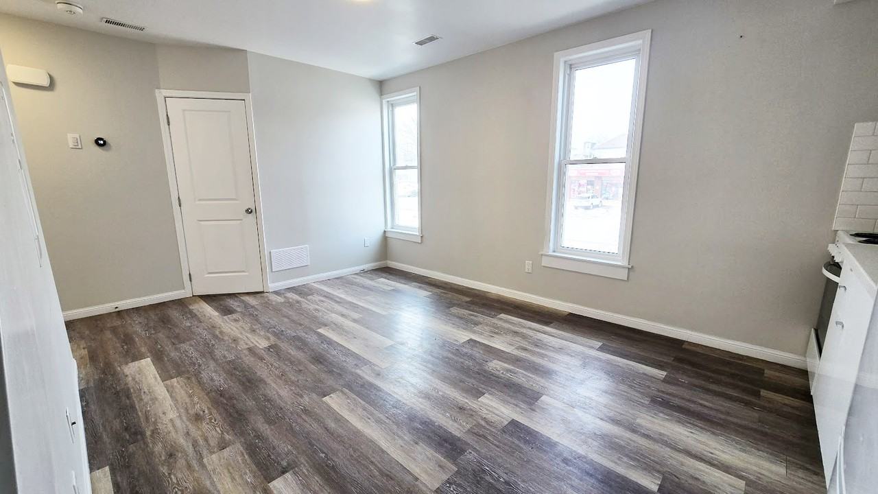 44 Front Street South #4 - Photo 4 of 10
