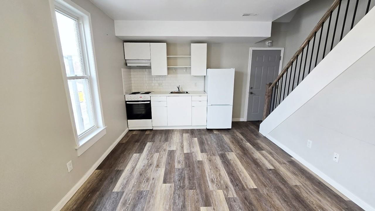 44 Front Street South #4 - Photo 5 of 10