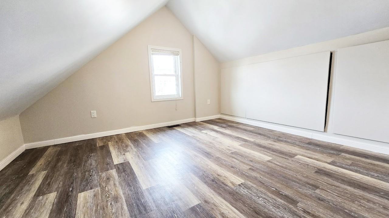 44 Front Street South #4 - Photo 7 of 10